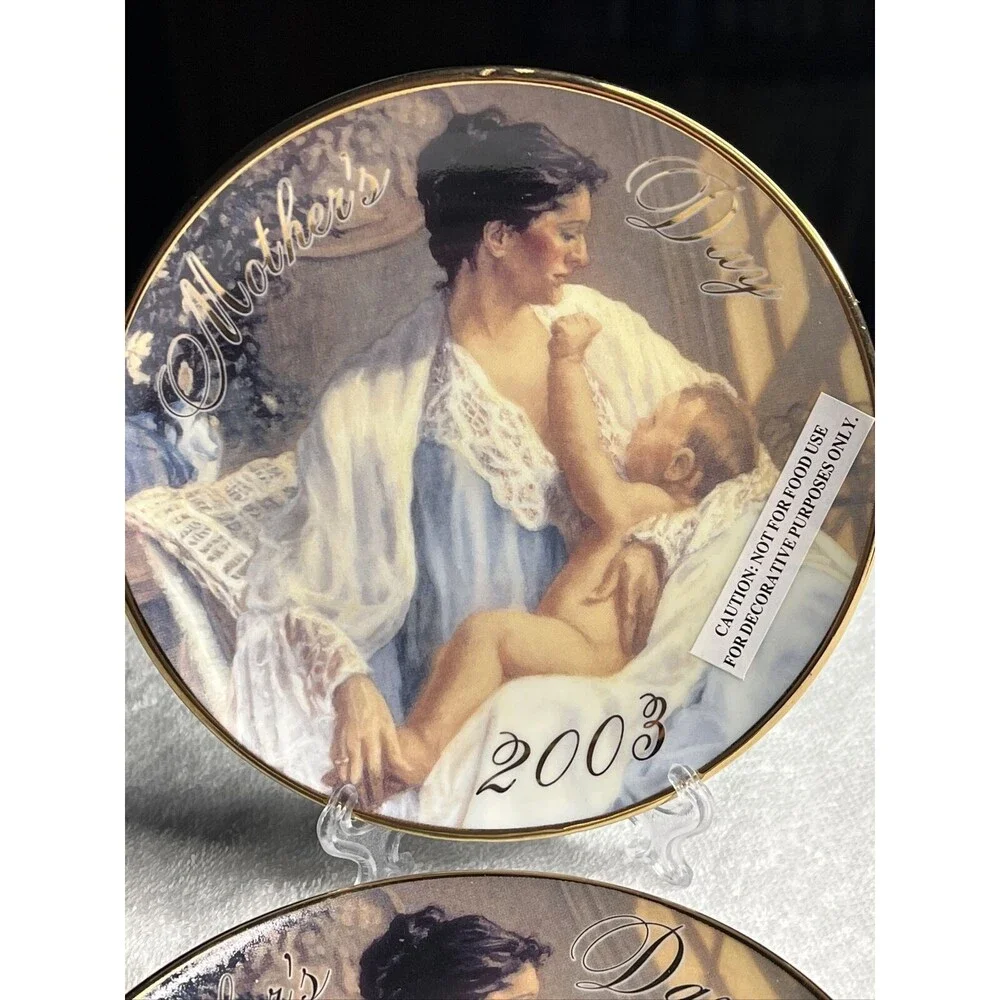 2003 Mother's Day 5” New Porcelain Plate 22k Gold Trim Held in Loving Arms Avo